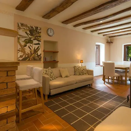 Polovnik House Holiday home